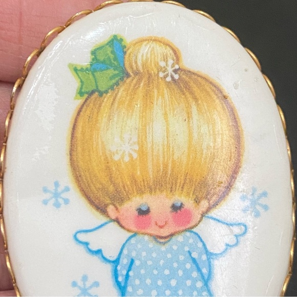 Vintage 70’s Angel Kitschy Little Girl Angel Cameo Brooch 14.5g - Picture 6 of 10